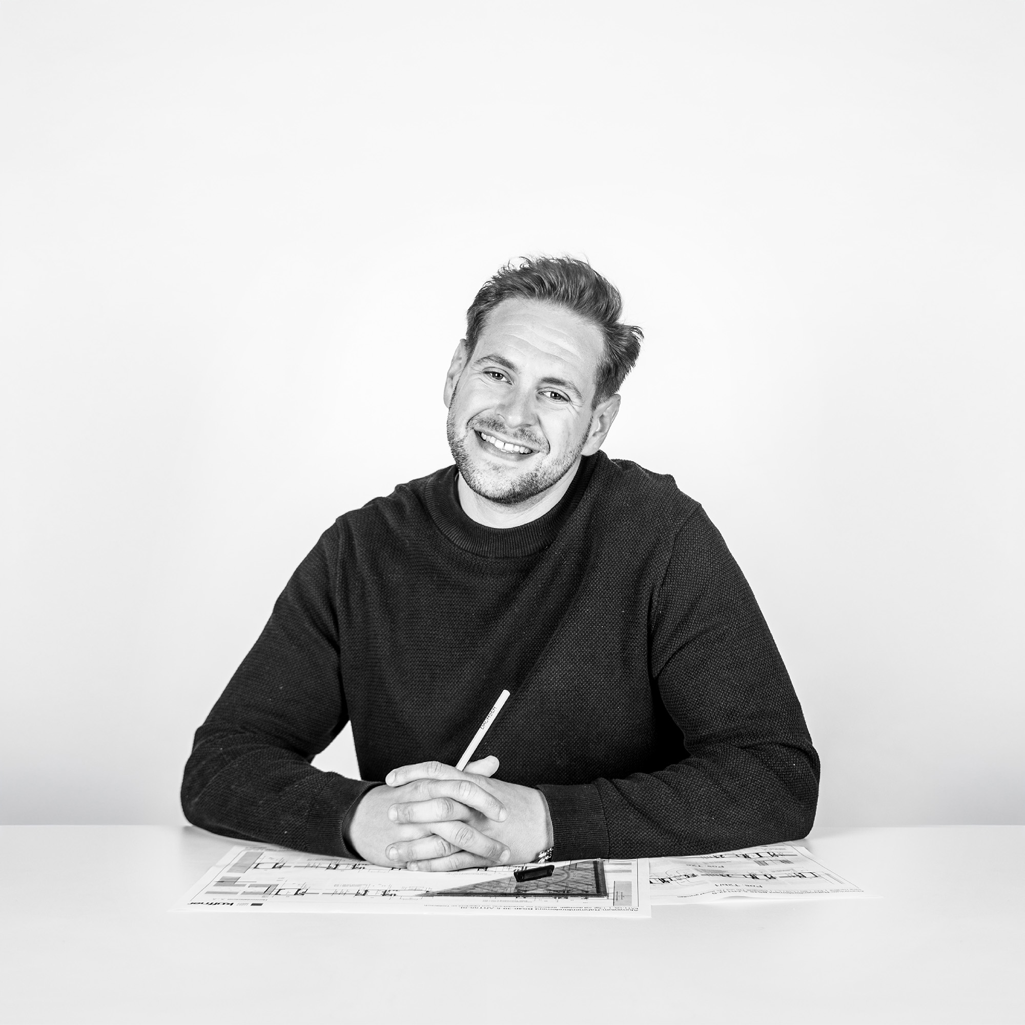 Portraitfoto von Janik Hertel.