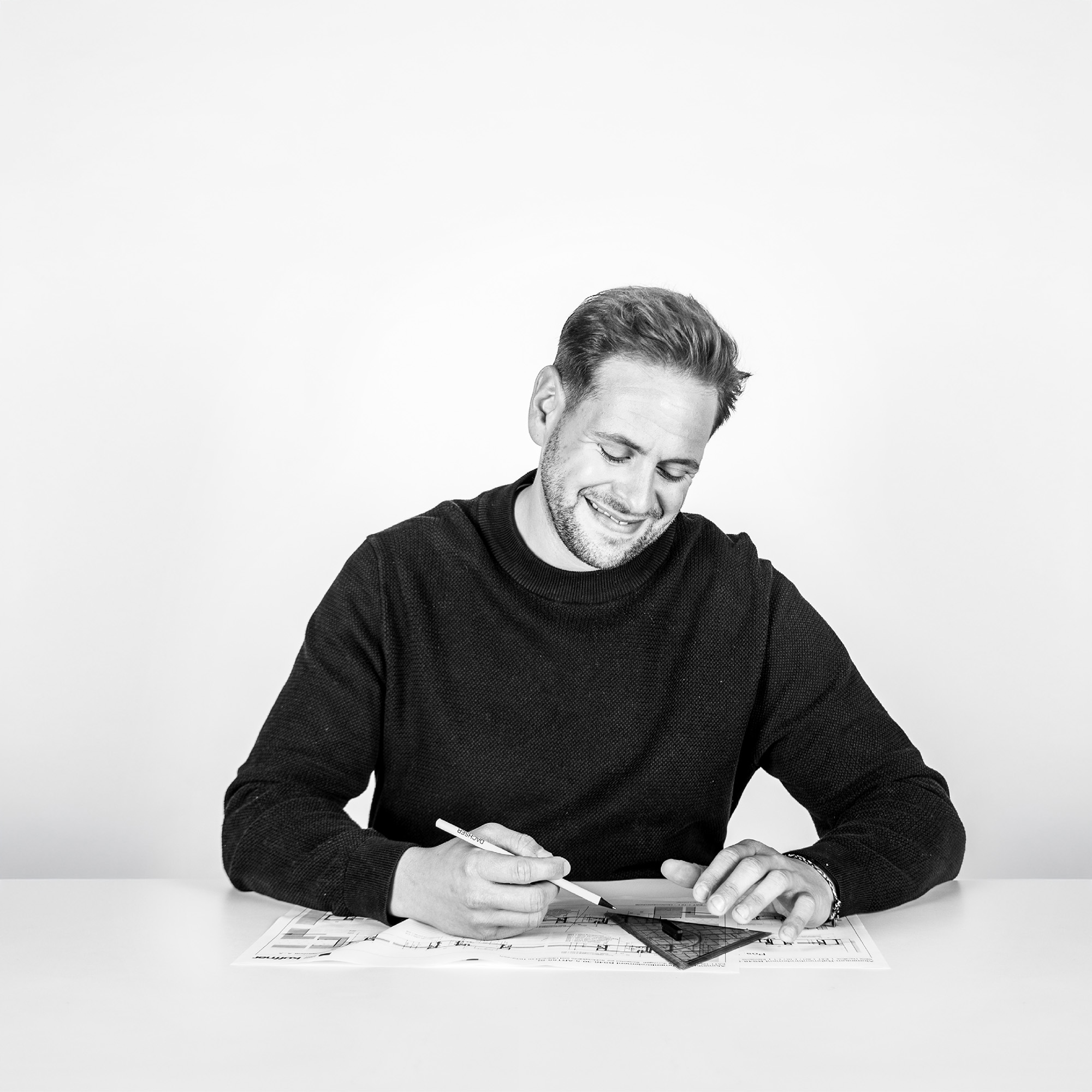 Portraitfoto von Janik Hertel.