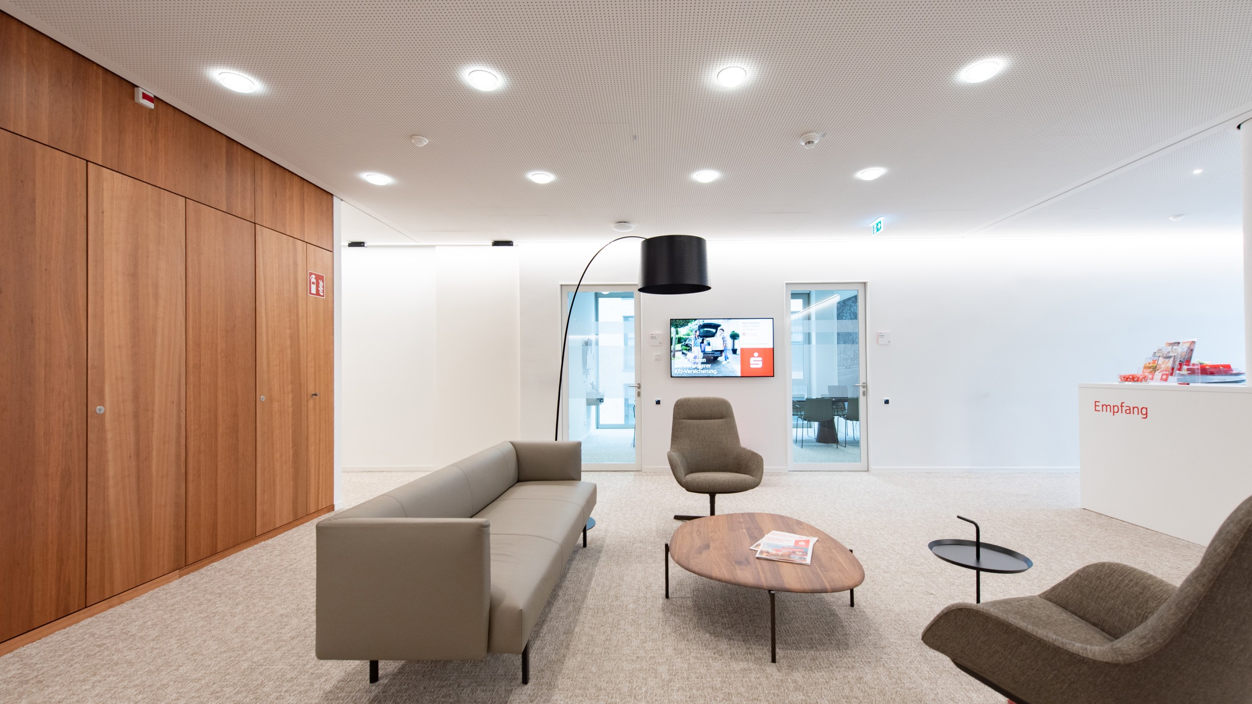 Raum zum Verweilen - Sitzgelegenheit mit Couch und Sessel