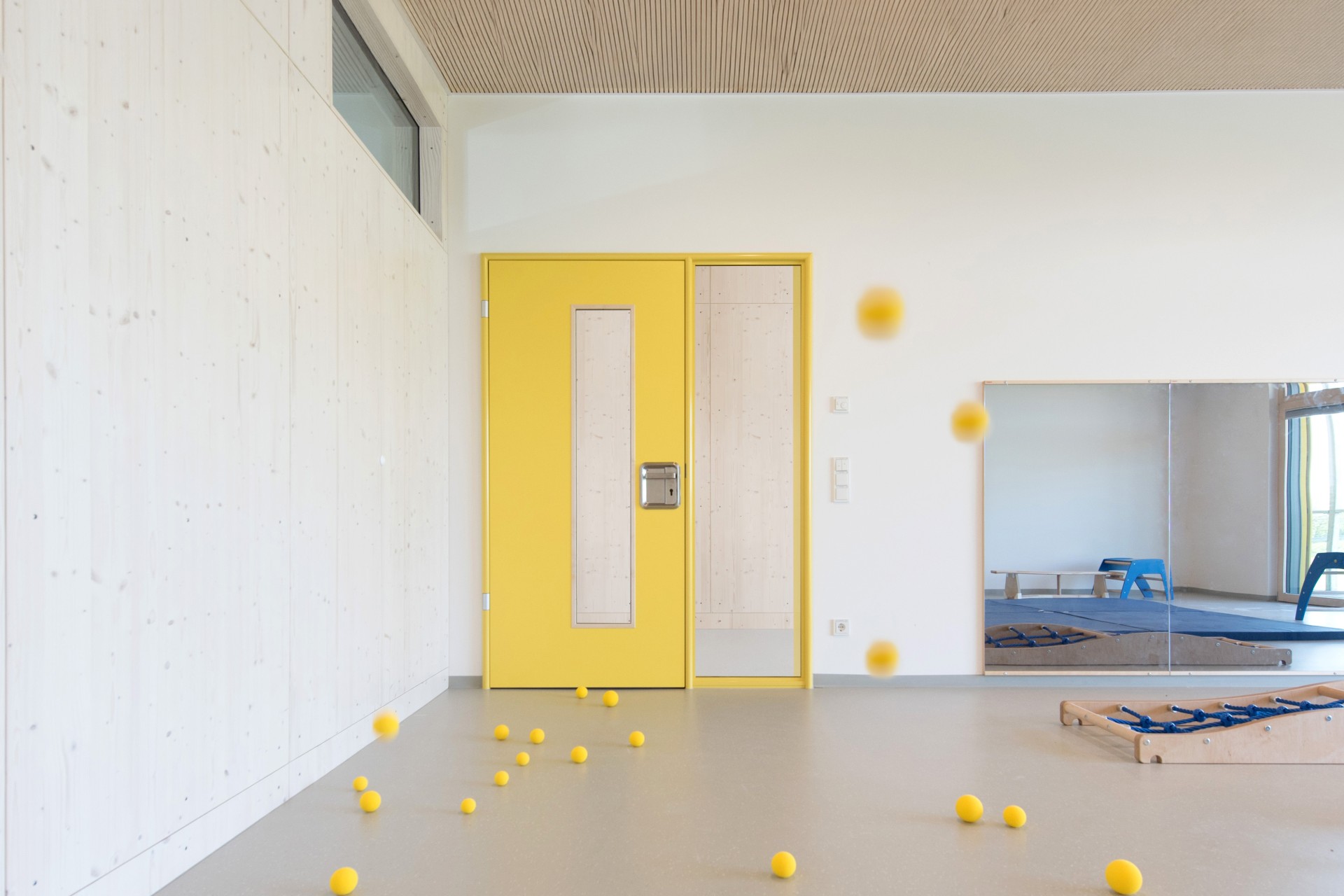 Kindergartentür - Element mit Glasseitenteil