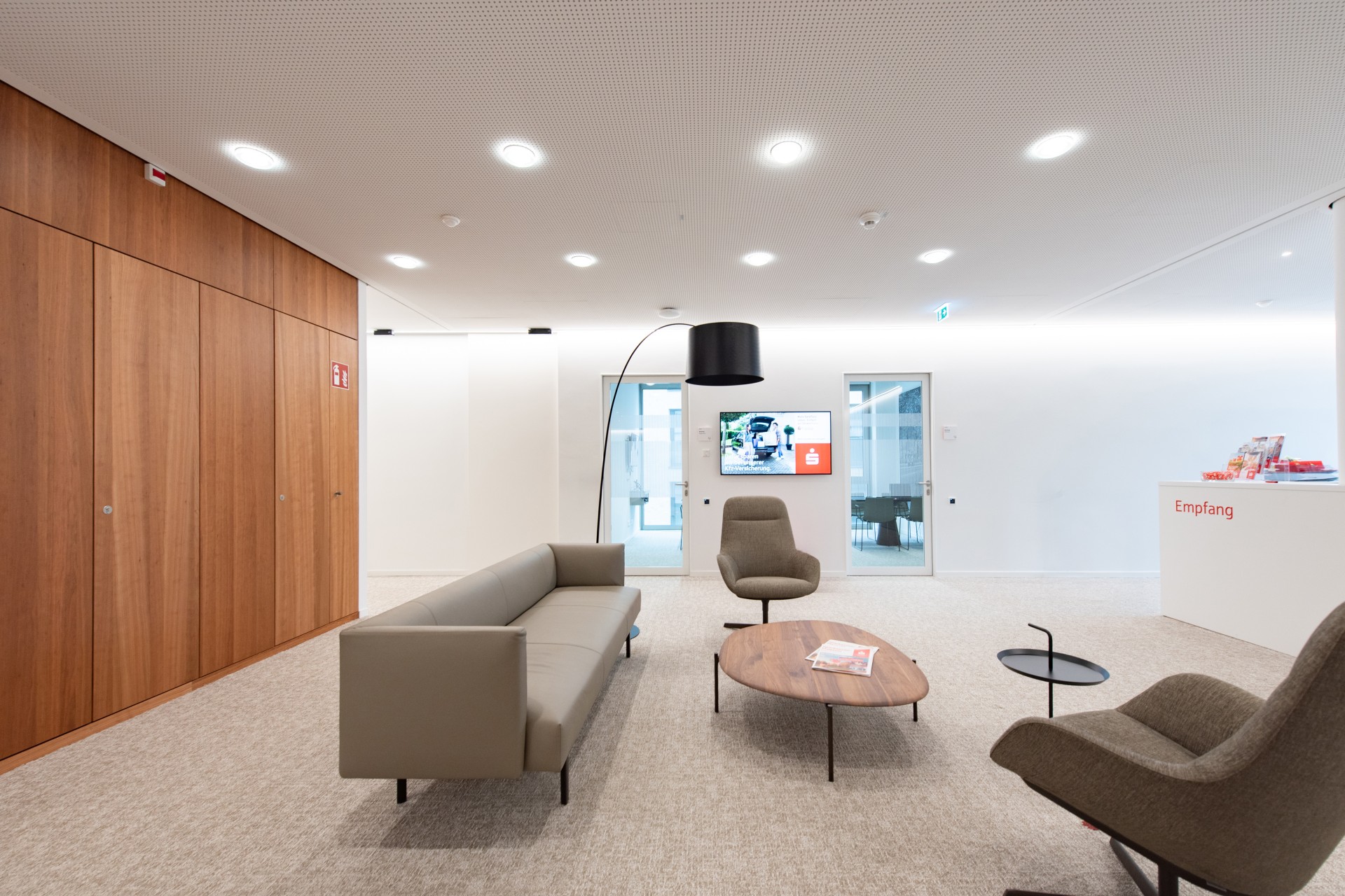 Raum zum Verweilen - Sitzgelegenheit mit Couch und Sessel